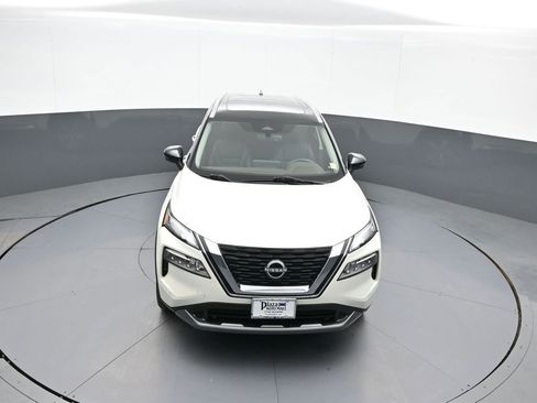Used 2023 Nissan Rogue SL w/ SL Premium Package image 35