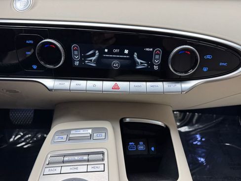 Used 2025 Genesis GV70 2.5T AWD/4WD image 19