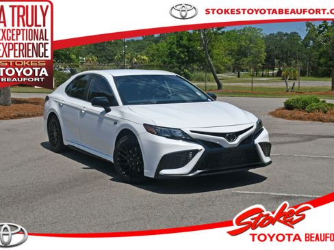 Used 2024 Toyota Camry SE FWD image 1