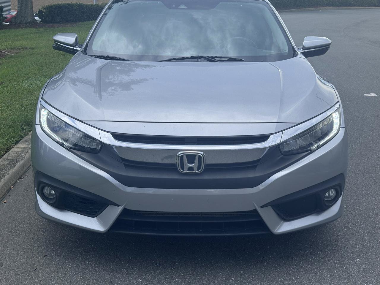 Used 2017 Honda Civic Touring image 4