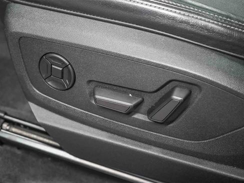 Used 2023 Audi e-tron Premium image 23