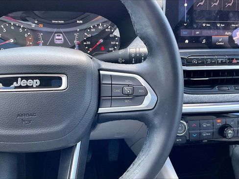 Used 2022 Jeep Compass Latitude w/ Sun and Sound Group image 19