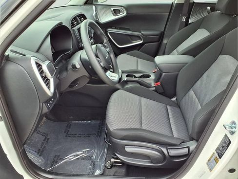Used 2025 Kia Soul LX FWD image 20