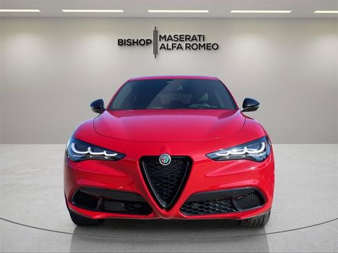 New 2025 Alfa Romeo Stelvio Sprint image 2
