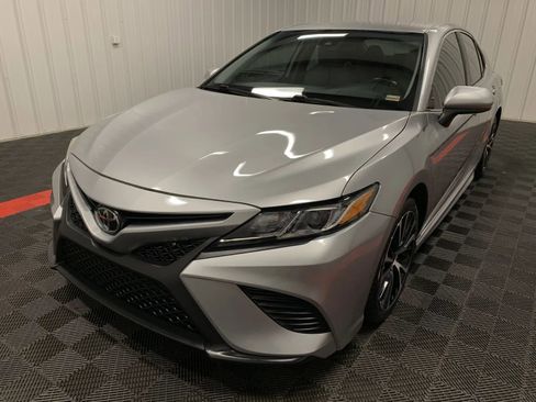 Used 2019 Toyota Camry SE w/ Carpet Mat Package image 10