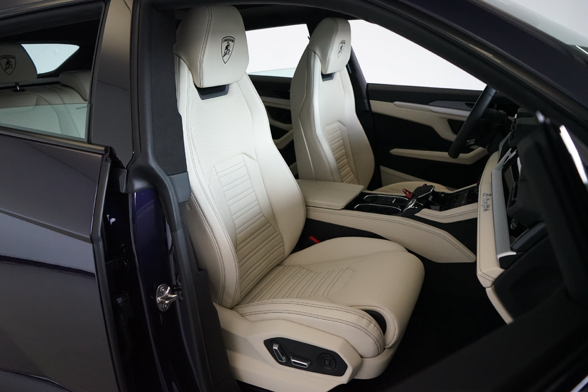 Used 2025 Lamborghini Urus SE AWD/4WD image 11