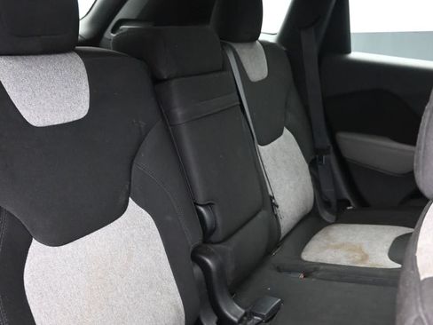 Used 2014 Jeep Cherokee Latitude AWD/4WD image 16