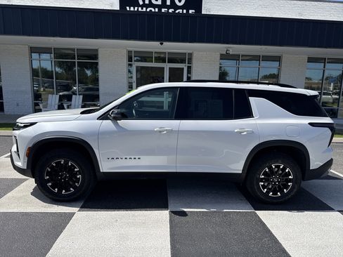 Used 2025 Chevrolet Traverse Z71 w/ Enhanced Driving Package AWD/4WD image 1