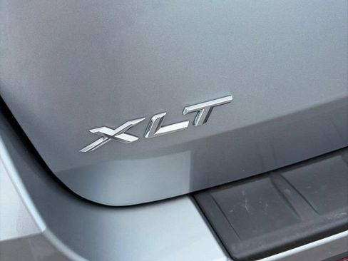 Used 2023 Ford Explorer XLT AWD/4WD image 10