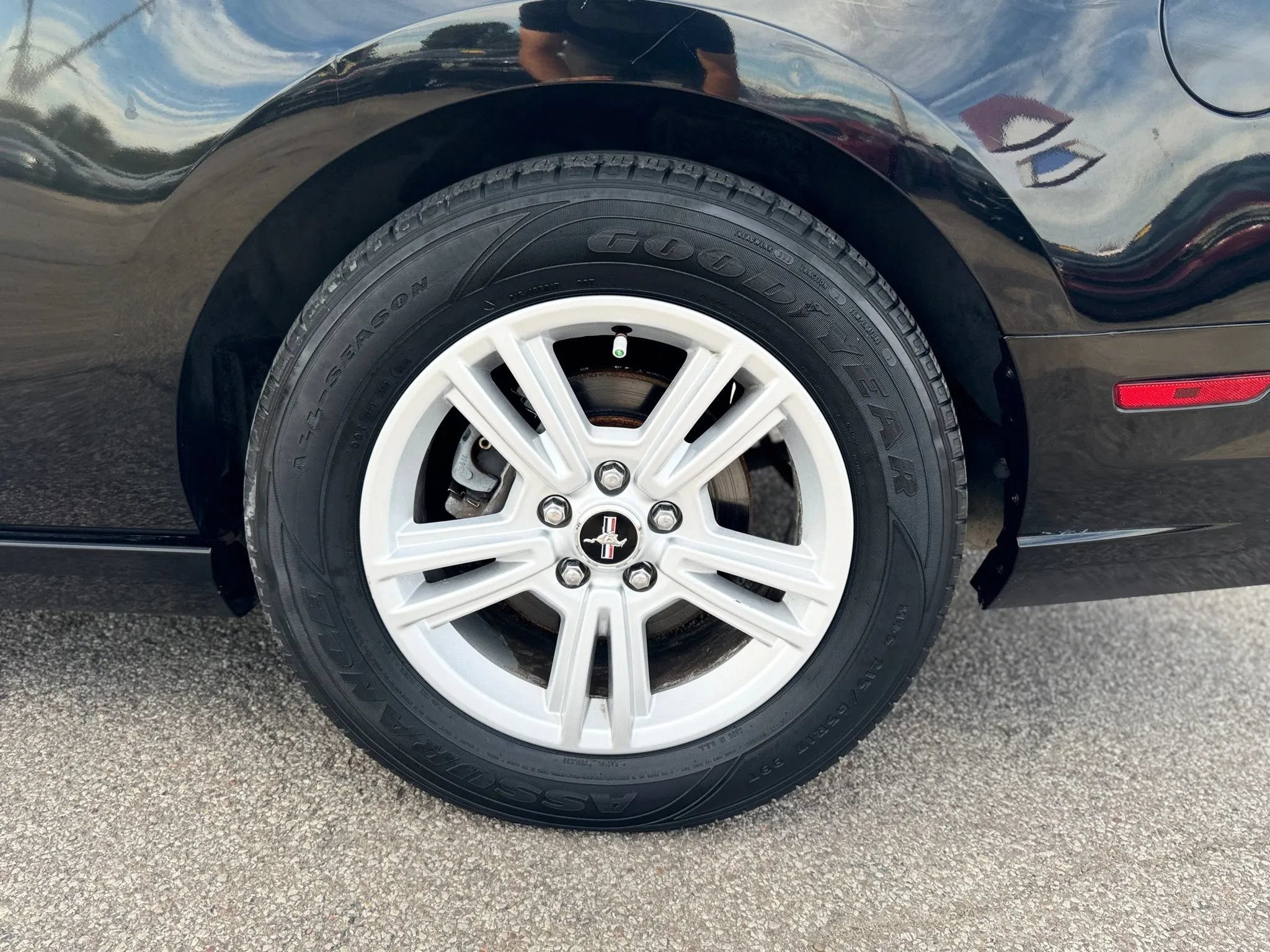 Used 2014 Ford Mustang Convertible RWD image 26