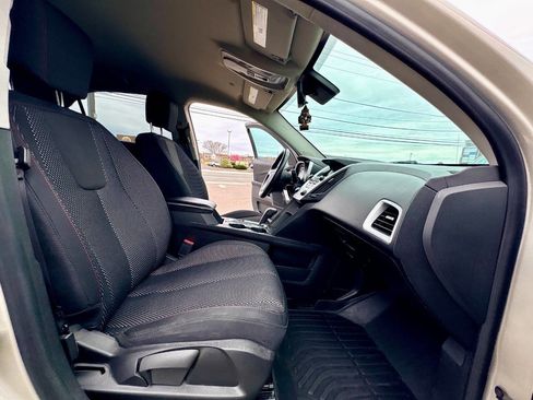 Used 2015 Chevrolet Equinox LT w/ Driver Convenience Package image 32