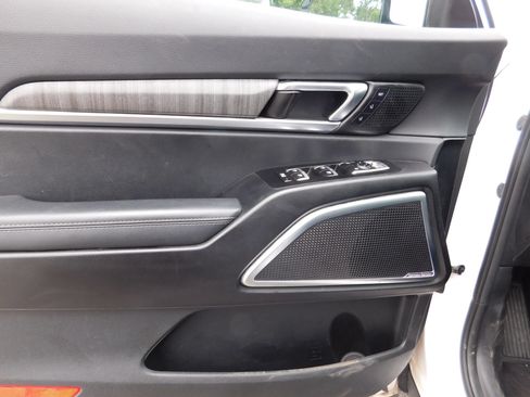 Used 2024 Kia Telluride AWD image 18