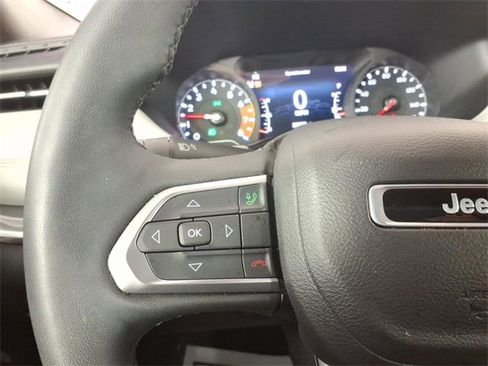 Used 2023 Jeep Compass Limited image 15