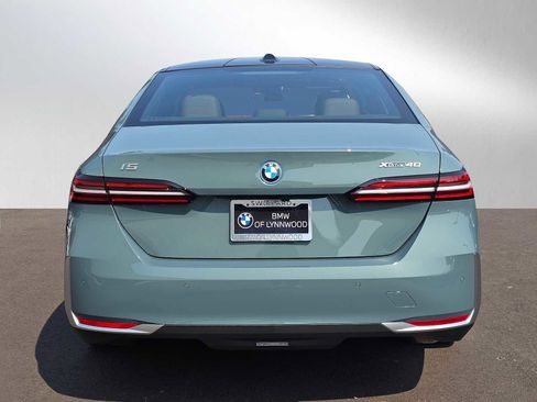 Used 2026 BMW i5 eDrive40 image 4