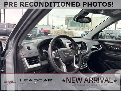 Used 2024 GMC Terrain SLE w/ Driver Convenience Package image 13