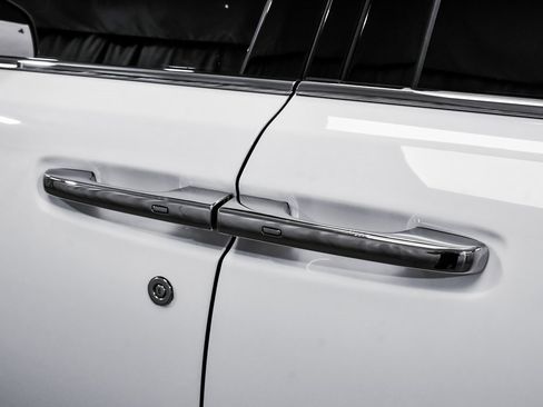 Used 2024 Rolls-Royce Cullinan image 13