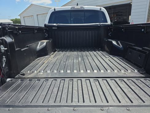 Used 2022 Toyota Tacoma SR5 RWD image 30