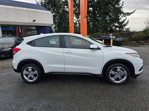 Used 2022 Honda HR-V LX image 2