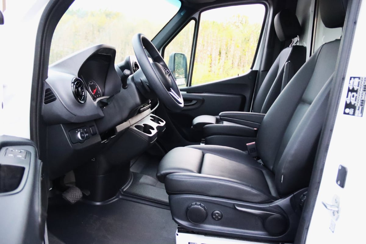 Used 2024 Mercedes-Benz Sprinter 3500 image 21