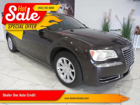 Used 2012 Chrysler 300 RWD image 1