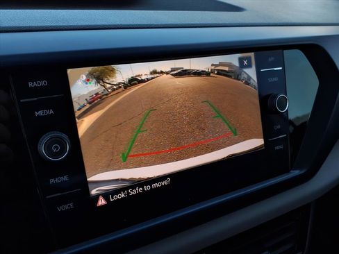 Certified 2022 Volkswagen Taos SE image 27