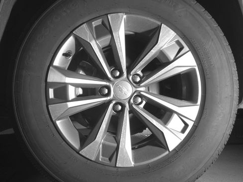 Used 2025 Chevrolet Equinox LT FWD image 14