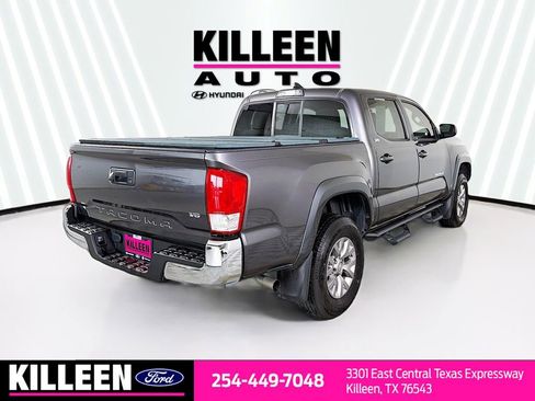 Used 2017 Toyota Tacoma SR5 image 8