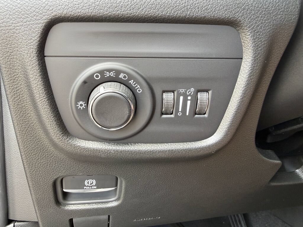 New 2027 Jeep Grand Cherokee Laredo AWD/4WD image 30