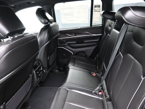 New 2025 Jeep Grand Cherokee Limited w/ Luxury Tech Group II image 14