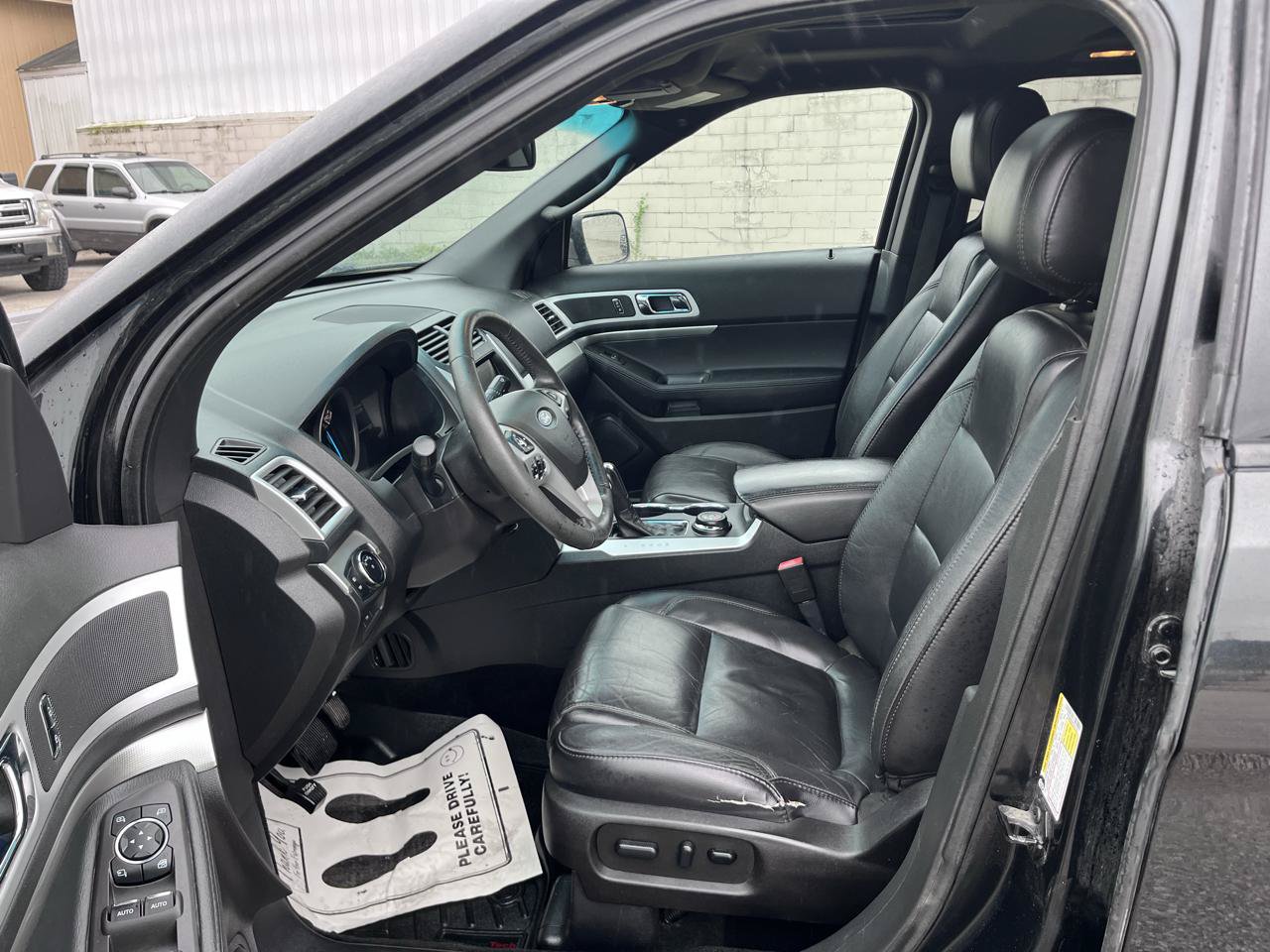 Used 2015 Ford Explorer XLT w/ Equipment Group 202B AWD/4WD image 23