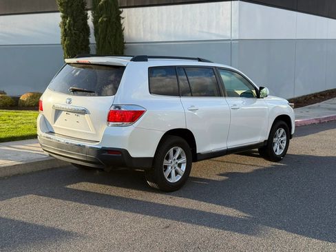 Used 2013 Toyota Highlander Plus FWD image 5