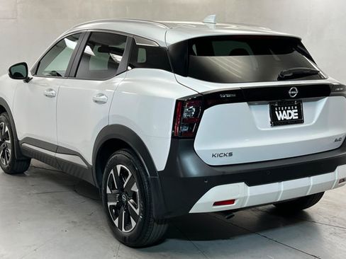 Used 2025 Nissan Kicks SV w/ SV Premium Package AWD/4WD image 3