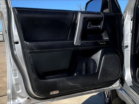 Used 2016 Toyota 4Runner Limited image 19