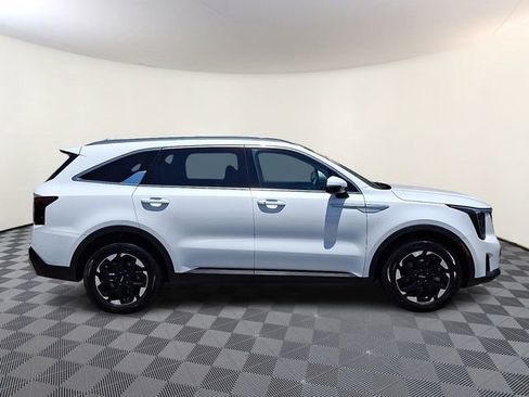 Certified 2024 Kia Sorento S w/ Panoramic Sunroof Package FWD image 9