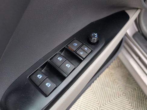 Used 2018 Toyota Camry LE FWD image 30