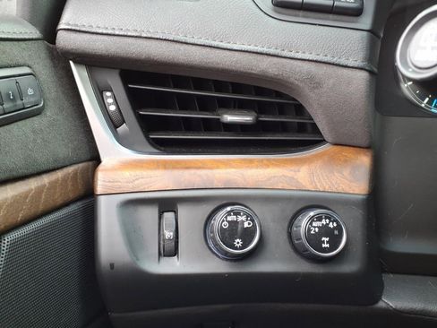 Used 2019 Cadillac Escalade Premium Luxury AWD/4WD image 28