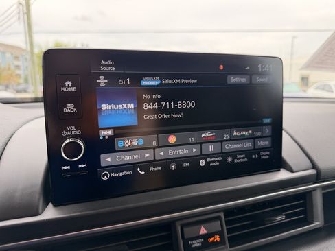 Certified 2025 Honda Pilot Touring image 19
