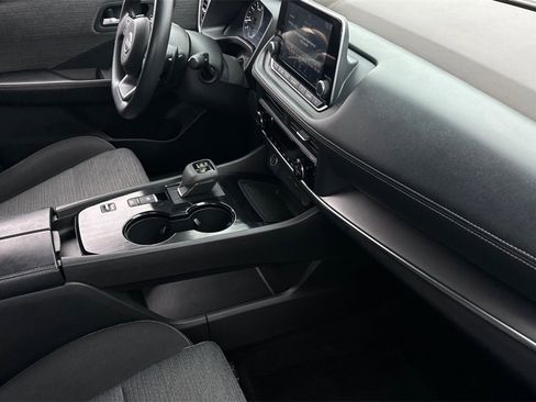 Used 2023 Nissan Rogue SV image 19