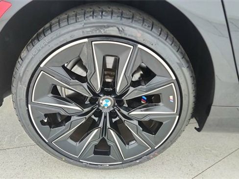 Used 2024 BMW 740i w/ Premium Package image 63