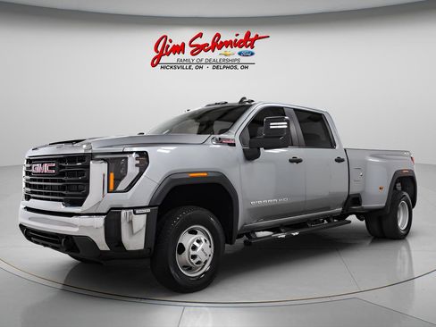 Used 2024 GMC Sierra 3500 Pro AWD/4WD image 3