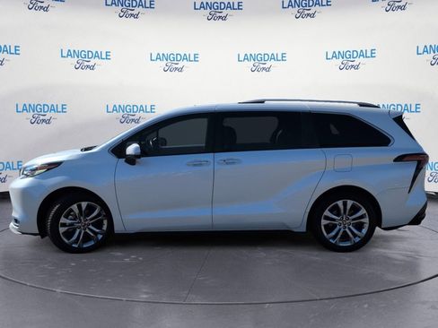 Used 2022 Toyota Sienna Platinum image 10