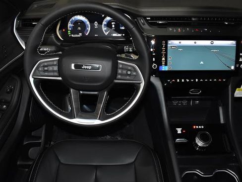 New 2026 Jeep Grand Cherokee Limited w/ Limited Altitude Package AWD/4WD image 12