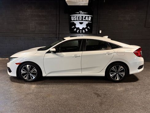 Used 2018 Honda Civic EX-T image 2