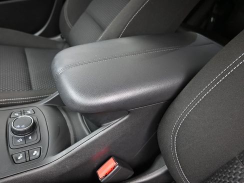 Used 2023 GMC Terrain SLE w/ Driver Convenience Package image 16