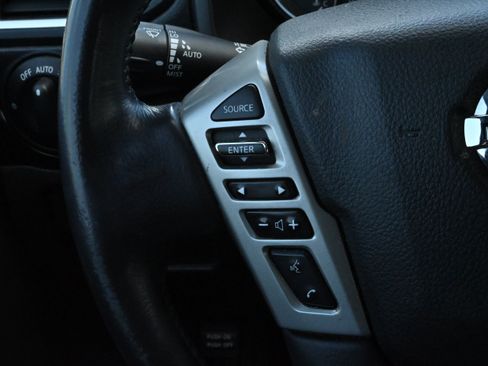 Used 2019 Nissan Titan SV w/ SV Convenience Package RWD image 28