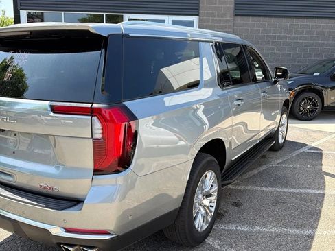 Used 2025 GMC Yukon XL Denali AWD/4WD image 6