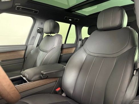 Used 2025 Land Rover Range Rover SE image 15