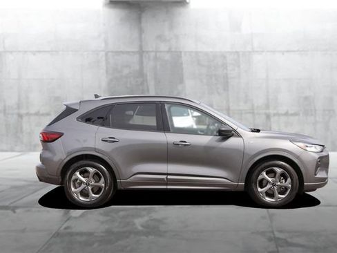 Used 2024 Ford Escape ST-Line w/ Cold Weather Package FWD image 5