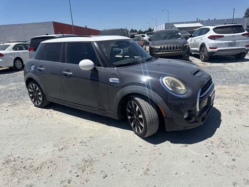 Used 2017 MINI Cooper S FWD image 2