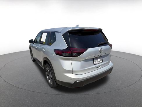 Used 2025 Nissan Rogue SV FWD image 11